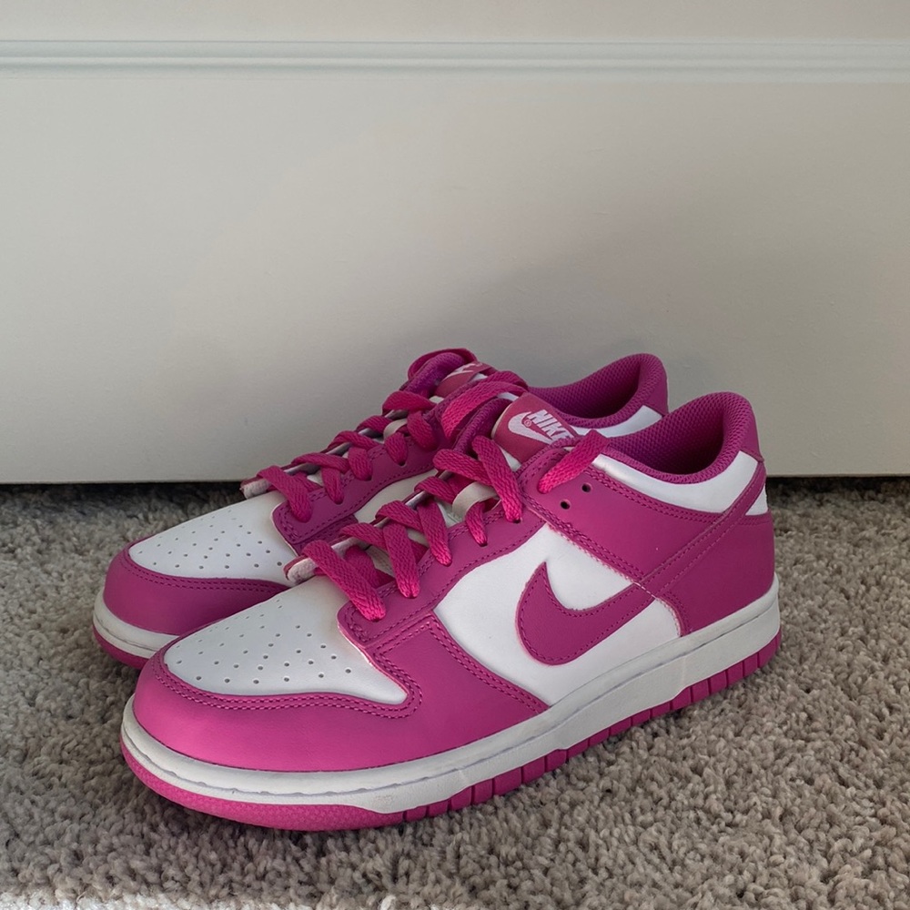 Nike fuchsia dunks